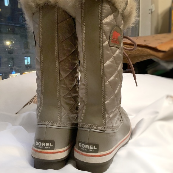Sorel Waterproof Rain/Snow Boots Size 8 - Picture 4 of 8